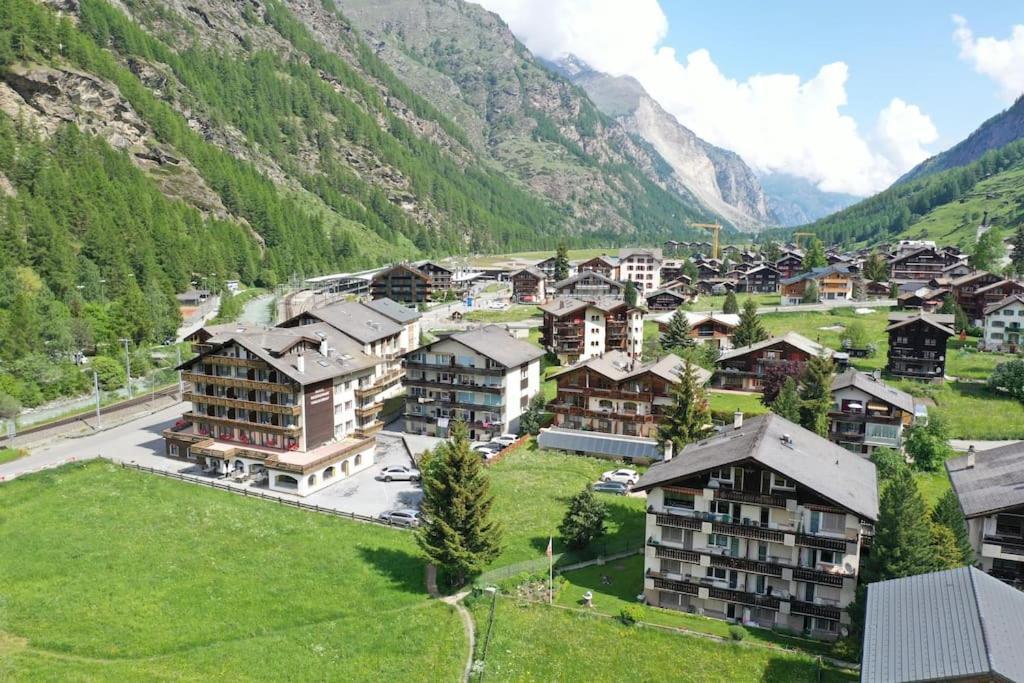 Pure Comfort! Entire Apartment With Abundant Space Near Zermatt With Parking! Täsch Extérieur photo